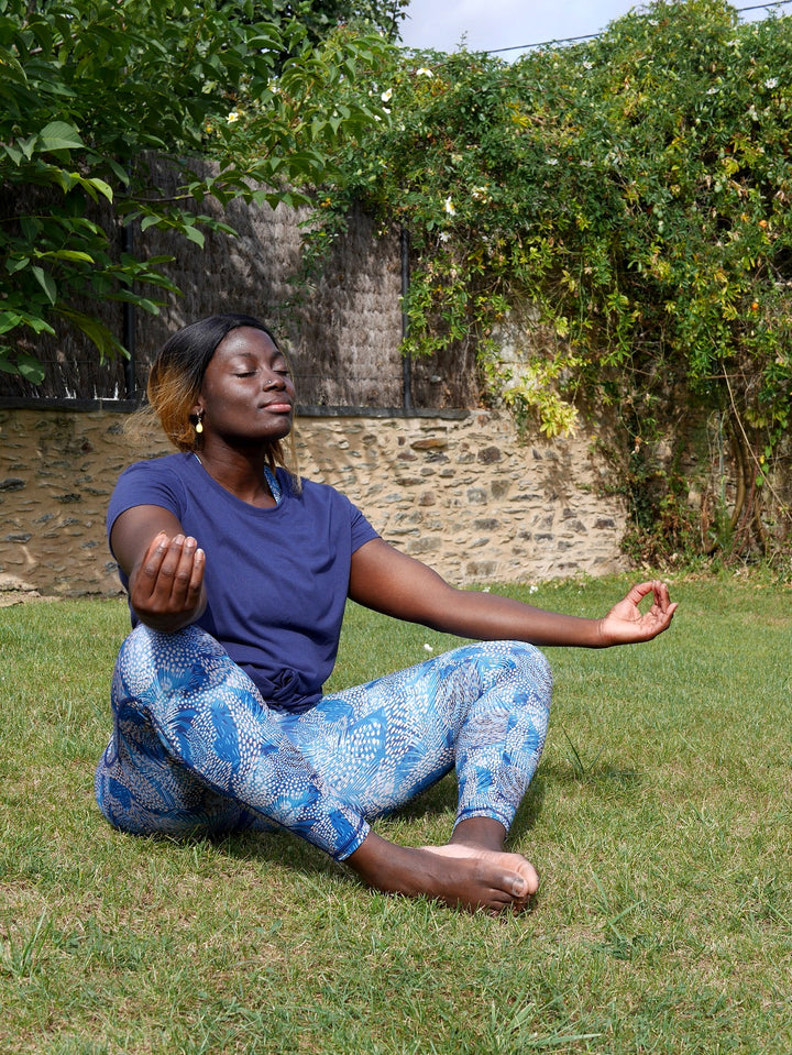 legging de yoga motif jungle bleue écoresponsable fabriquée en France à partir de matériaux recyclés