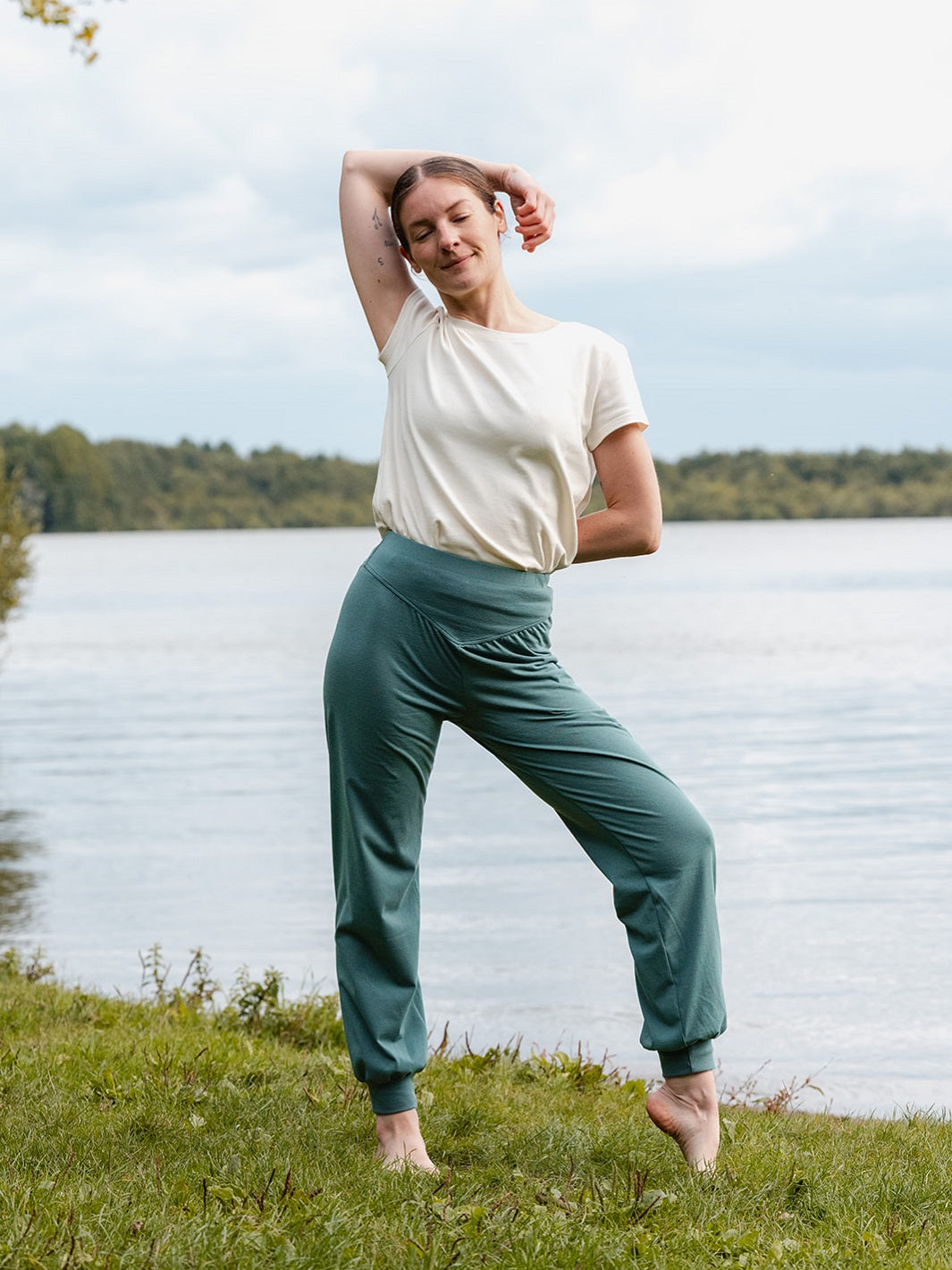 sarouel de yoga hirondelle vert foret fils recyclés