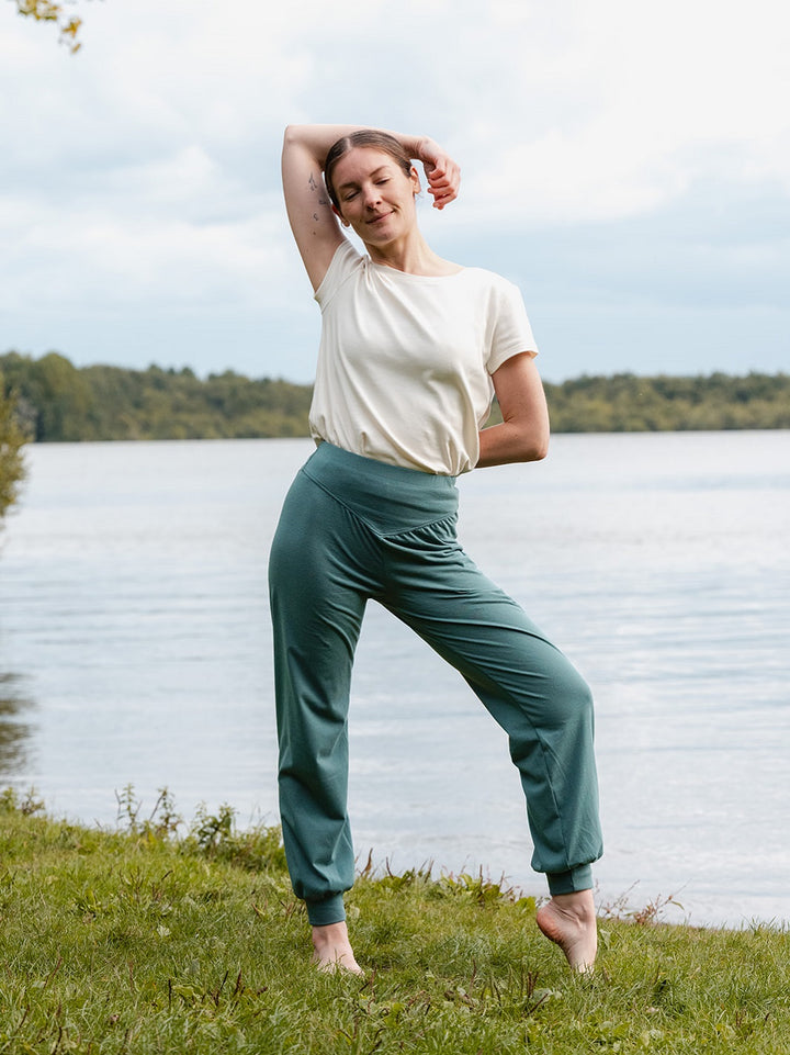 sarouel de yoga hirondelle vert foret fils recyclés