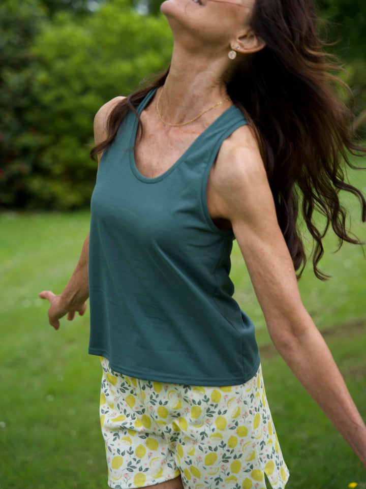 ensemble de pyjama ecoresponsable made in france short citrons et débardeur vert forêt