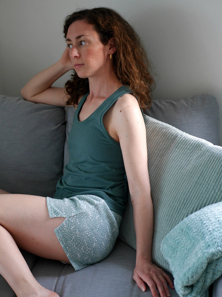 ensemble de pyjama ecoresponsable made in france short petites comètes et débardeur vert forêt