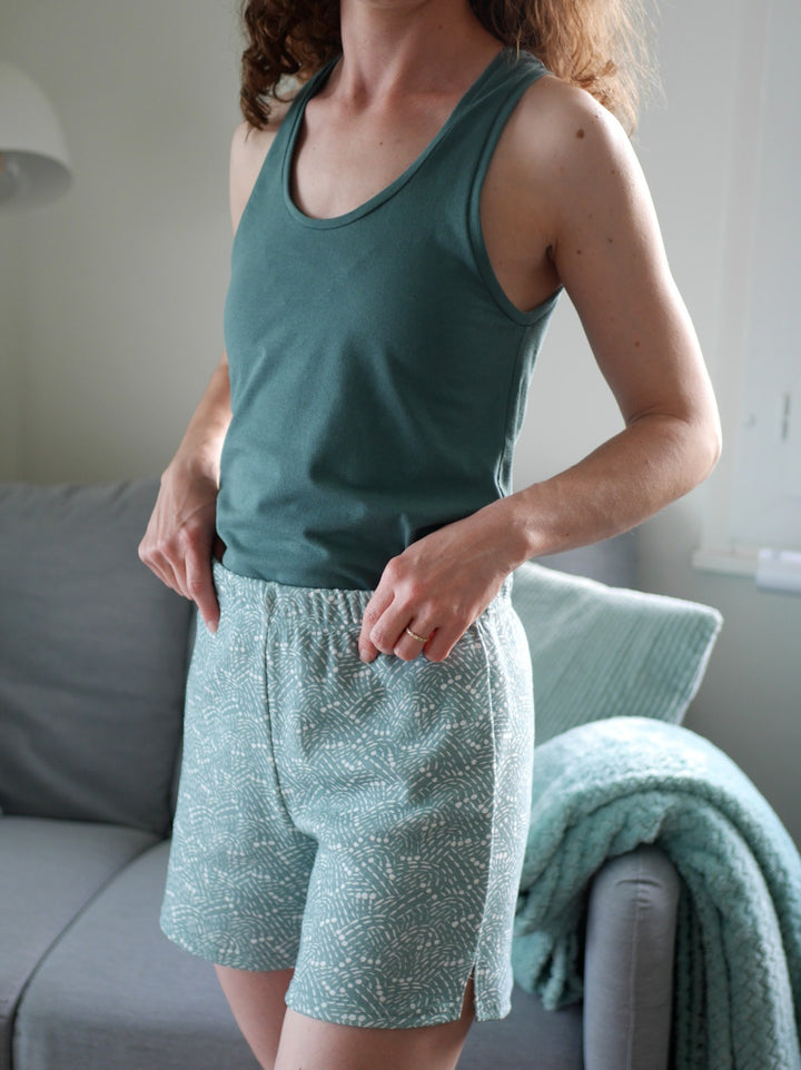 ensemble de pyjama ecoresponsable made in france short petites comètes et débardeur vert forêt