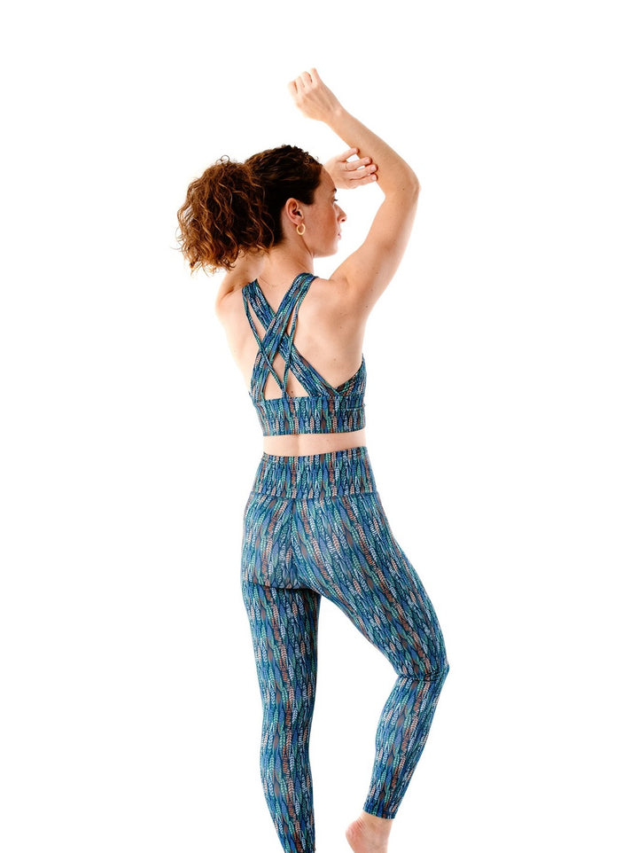 brassière de yoga motif feuilles écoresponsable fabriquée en France à partir de matériaux recyclés