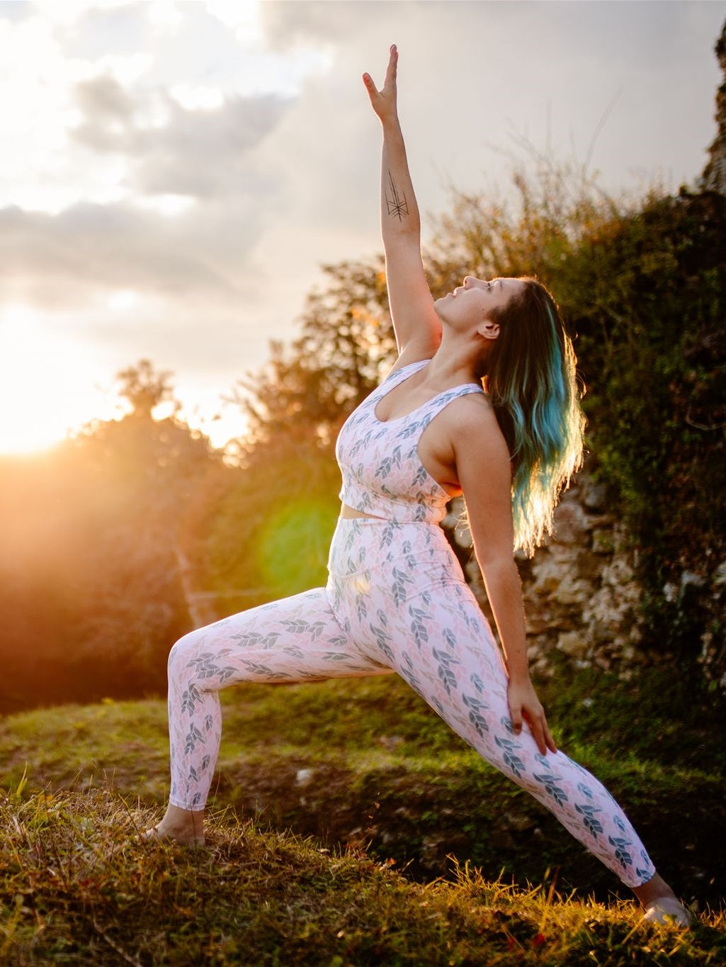 legging de yoga motif plumes écoresponsable fabriquée en France à partir de matériaux recyclés