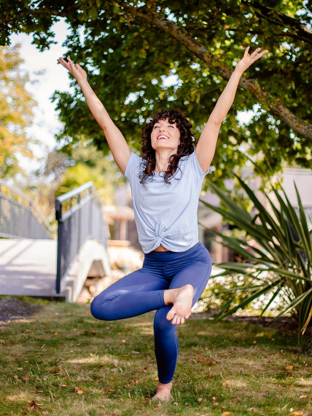 t-shirt de yoga toucan bleu ciel