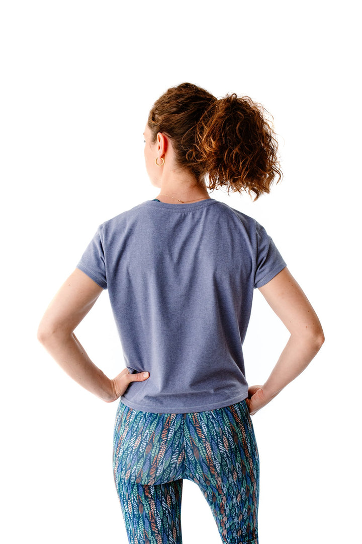 t-shirt de yoga bleu lavande écoresponsable fabriquée en France à partir de matériaux recyclés