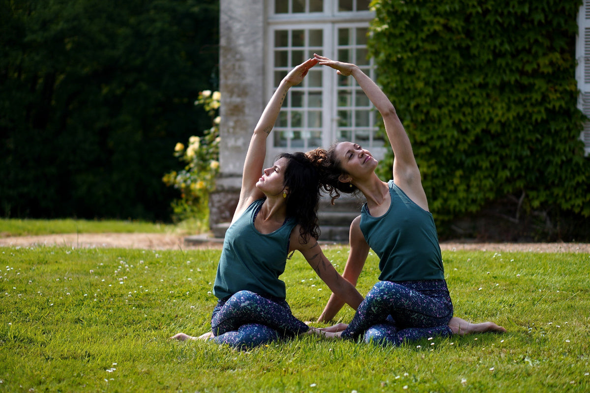 femme yogi namaste