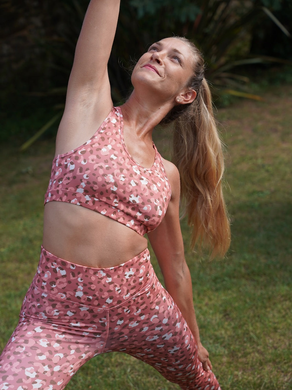 brassière sport yoga fitness motif panthère rose