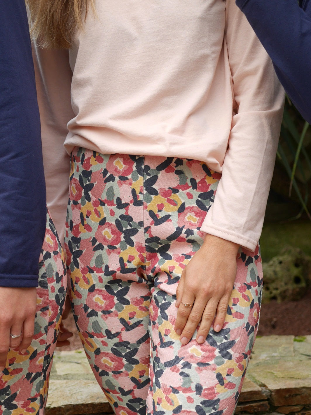 géopélie - ensemble pyjama pantalon au jardi t-shirt rose pétal ecoresponsable et made in france