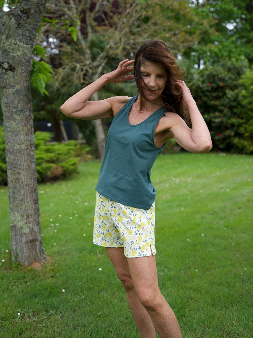 ensemble de pyjama ecoresponsable made in france short citrons et débardeur vert forêt