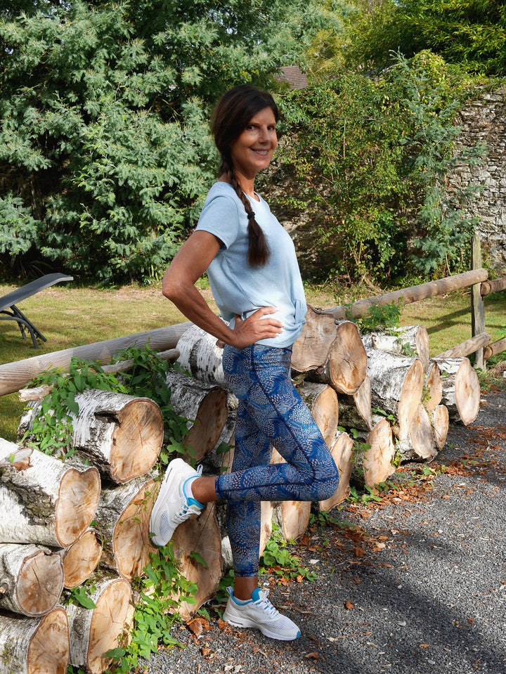 legging de yoga motif jungle bleue écoresponsable fabriquée en France à partir de matériaux recyclés