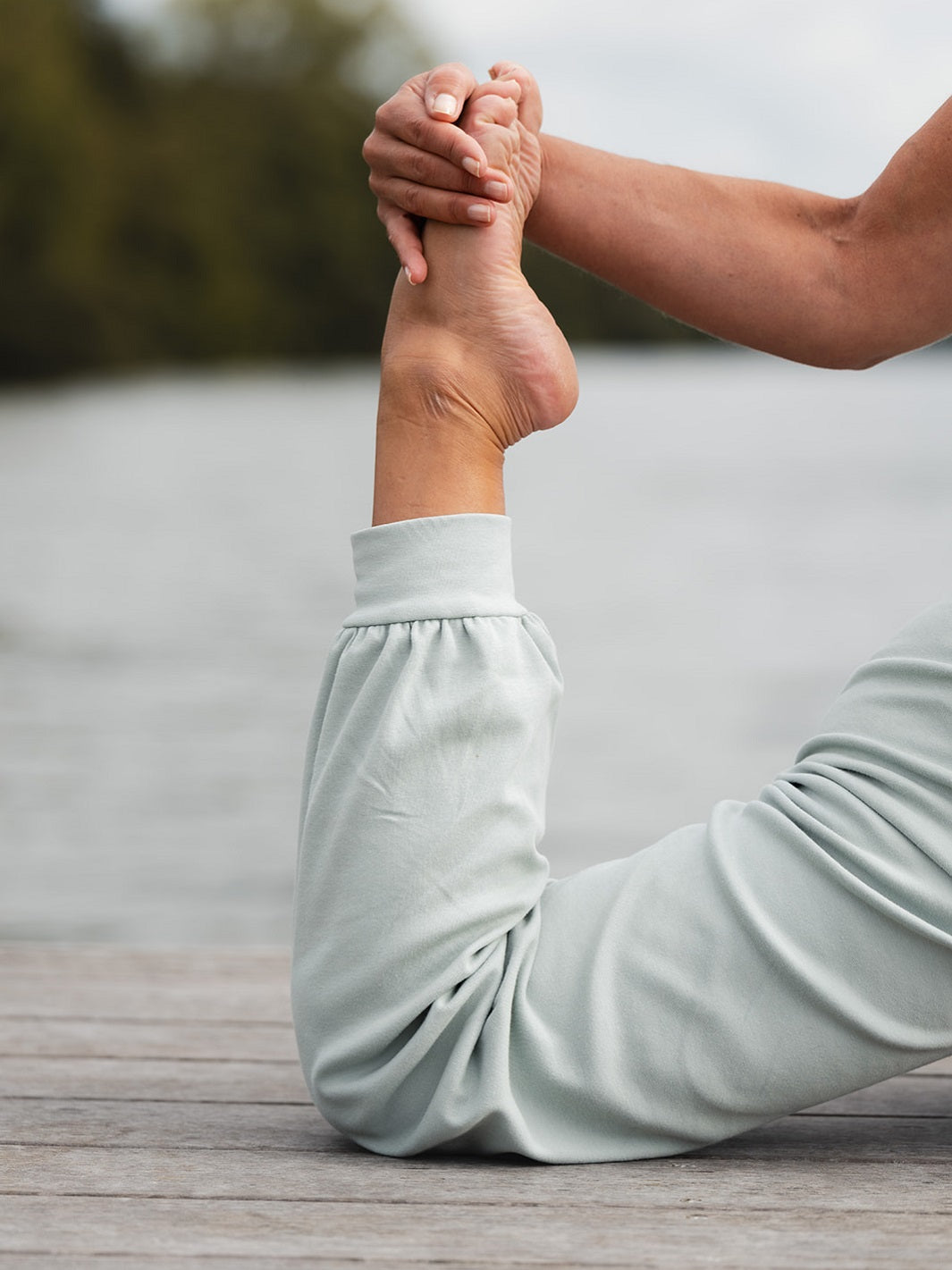 sarouel de yoga hirondelle vert amande coton bio 
