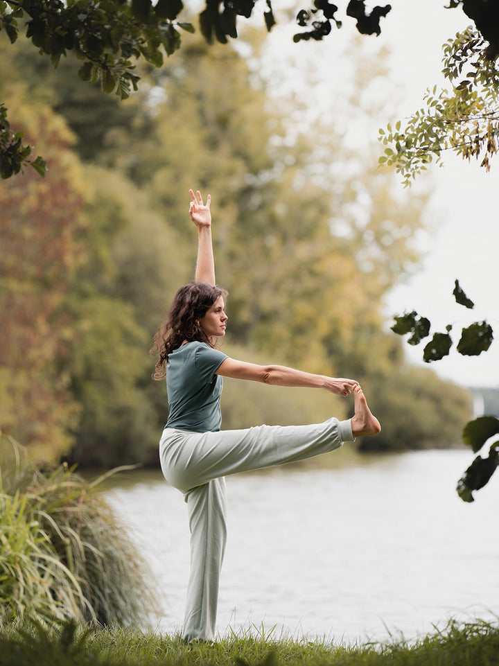 sarouel de yoga hirondelle vert amande coton bio 