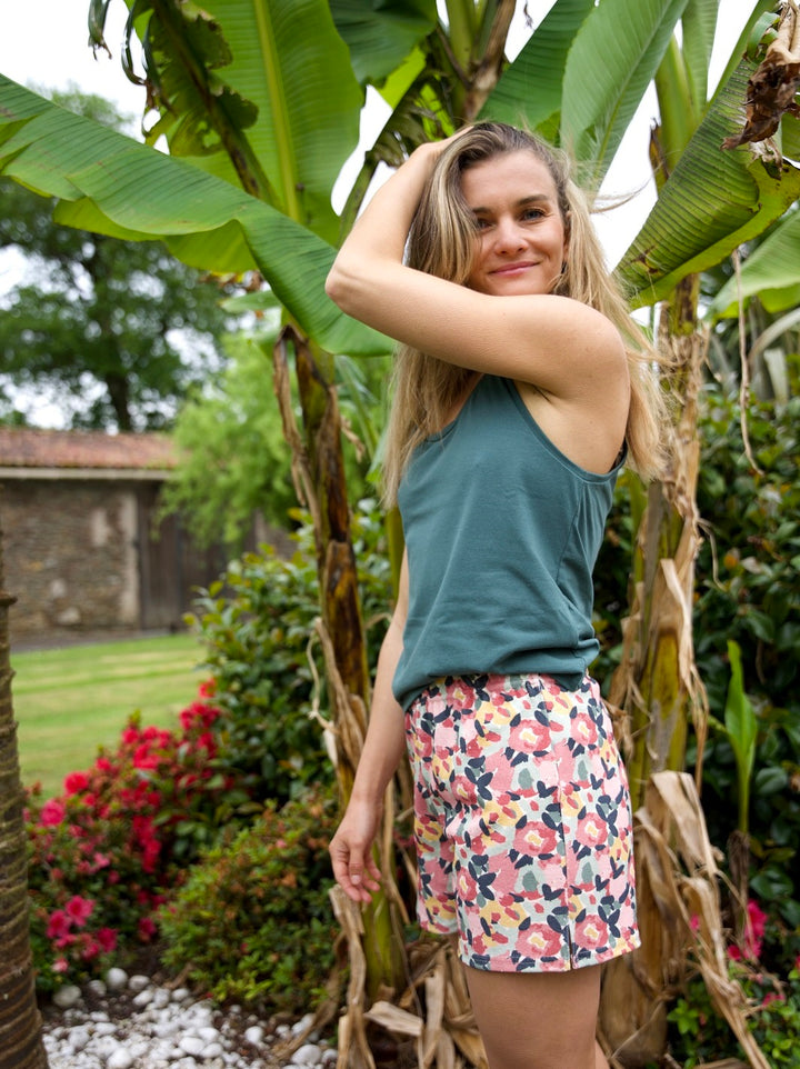 ensemble pyjama short au jardin et débardeur vert 1