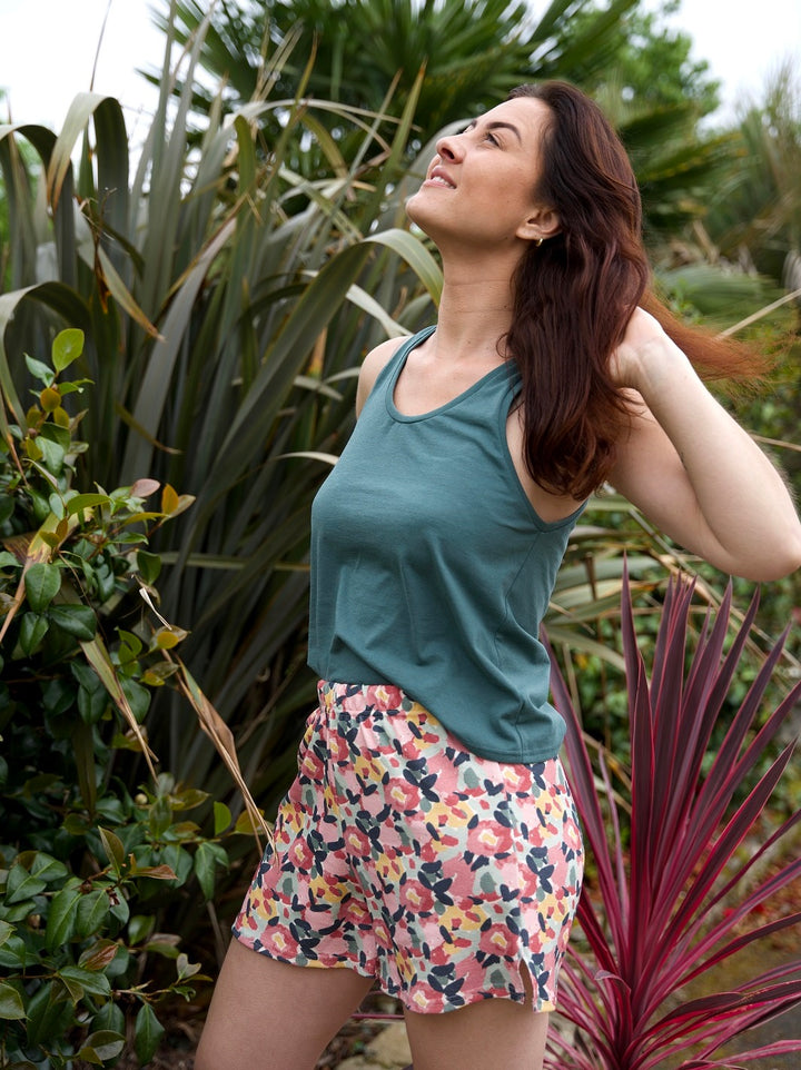 ensemble pyjama short au jardin et débardeur vert 3