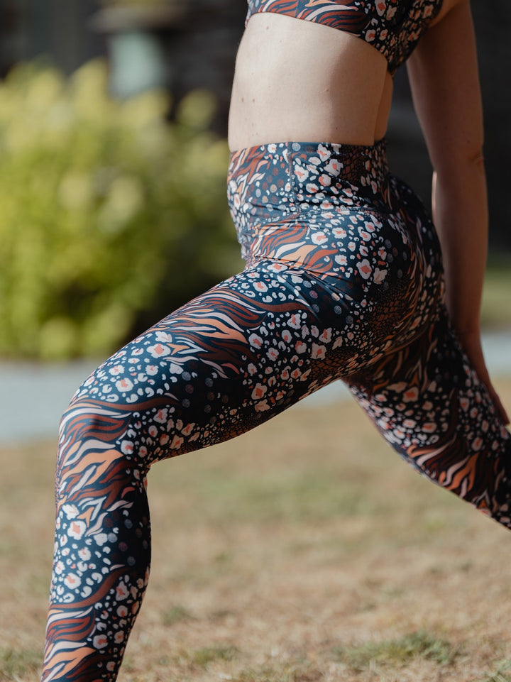 legging yoga ecoresponsable colibri flow motif safari