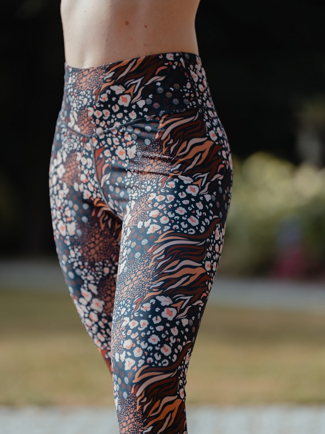legging yoga ecoresponsable colibri flow motif safari