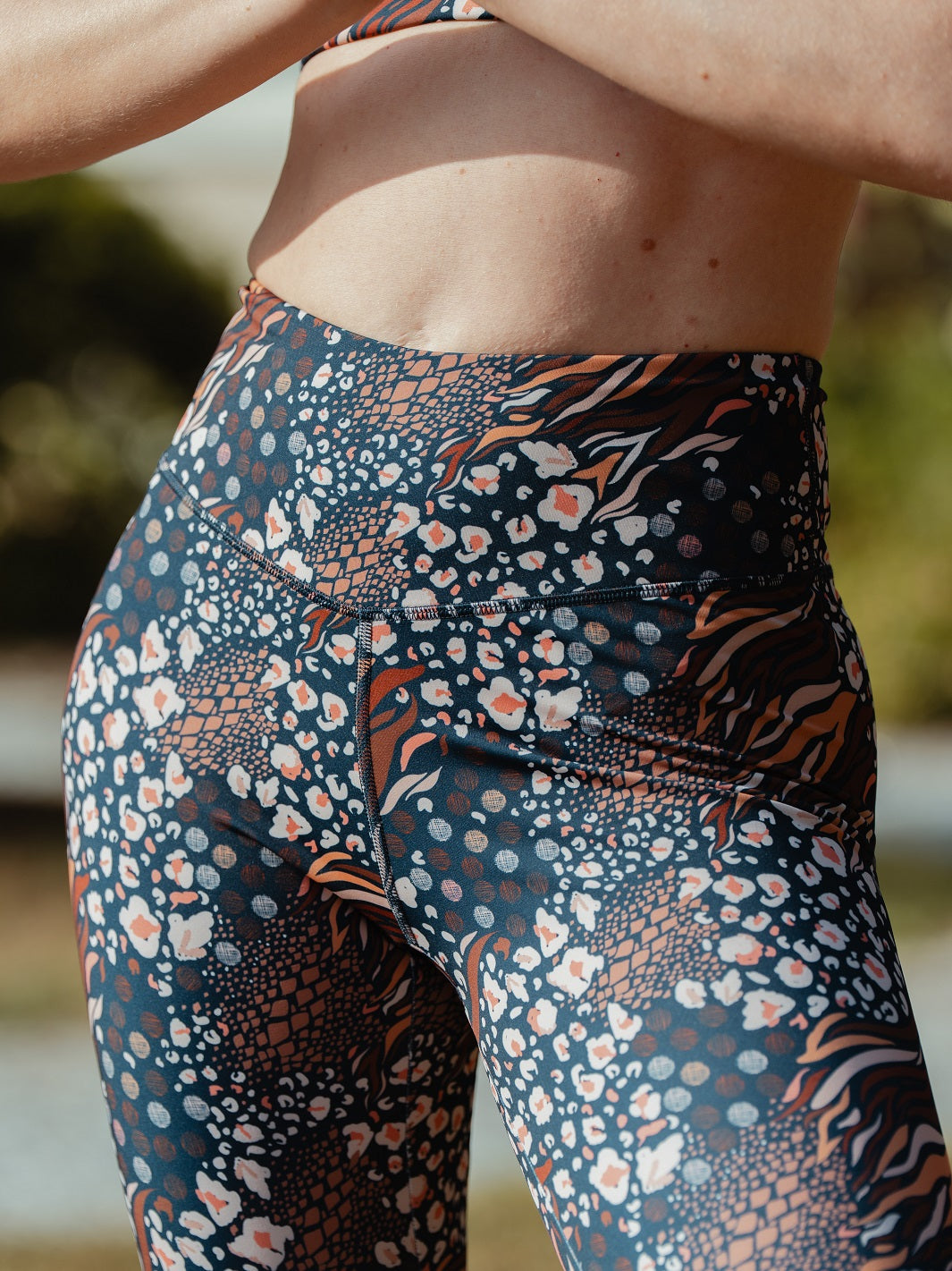 legging yoga ecoresponsable colibri flow motif safari