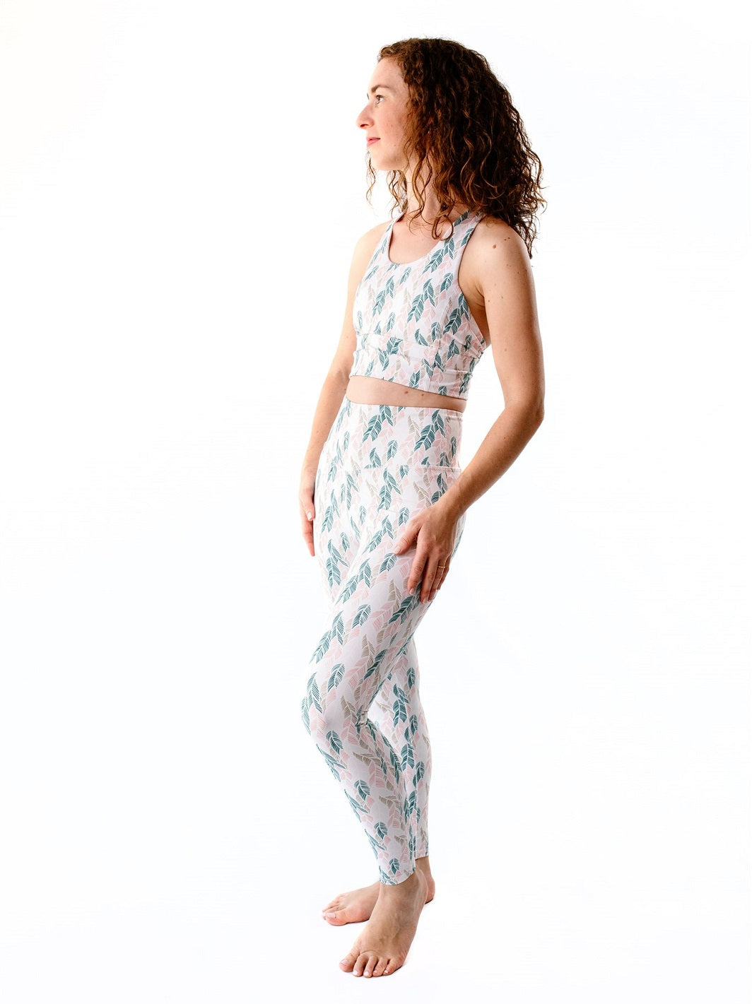 legging de yoga motif plumes écoresponsable fabriquée en France à partir de matériaux recyclés