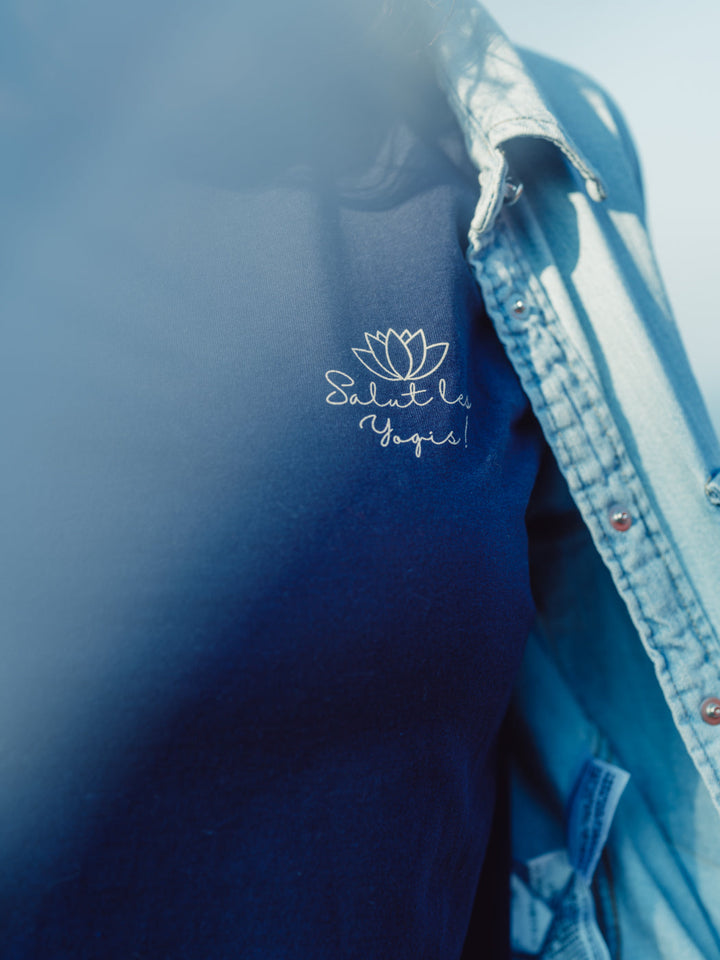 RETRAITE T-shirt PÉLICAN bleu marine Salut les Yogis