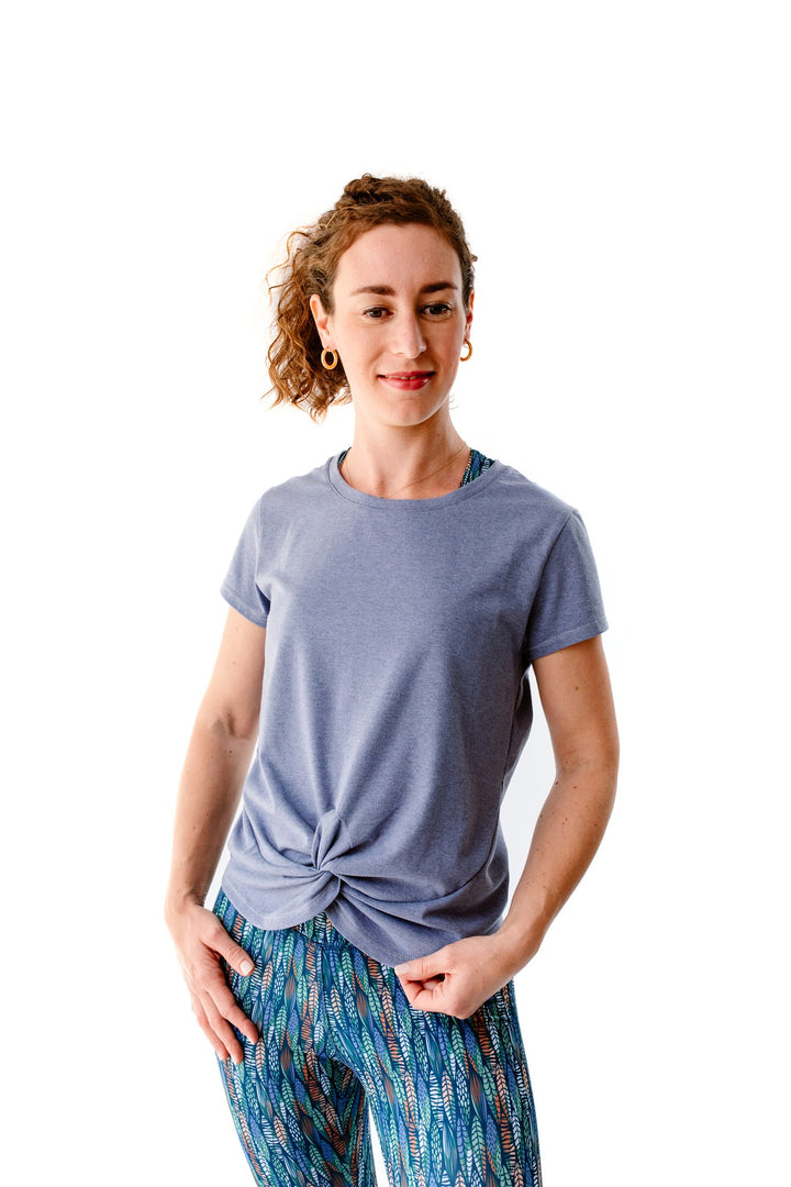 t-shirt de yoga bleu lavande écoresponsable fabriquée en France à partir de matériaux recyclés
